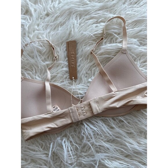 Skims Wireless Form Pushup Plunge Bra Sand Size 32B - Picture 5 of 7
